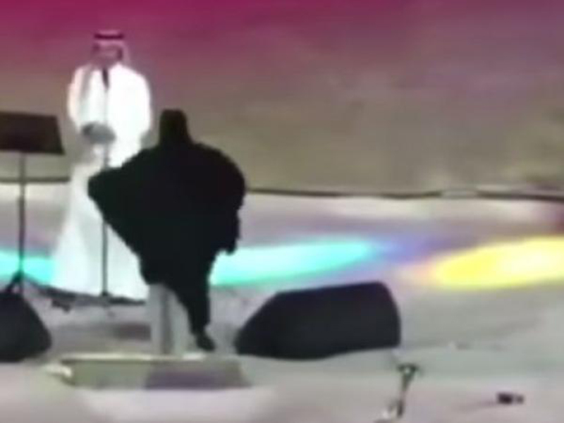 اضغط لمشاهدة الفيديو: الدافع الغريب وراء واقعة عناق فتاة سعودية لماجد المهندس على المسرح